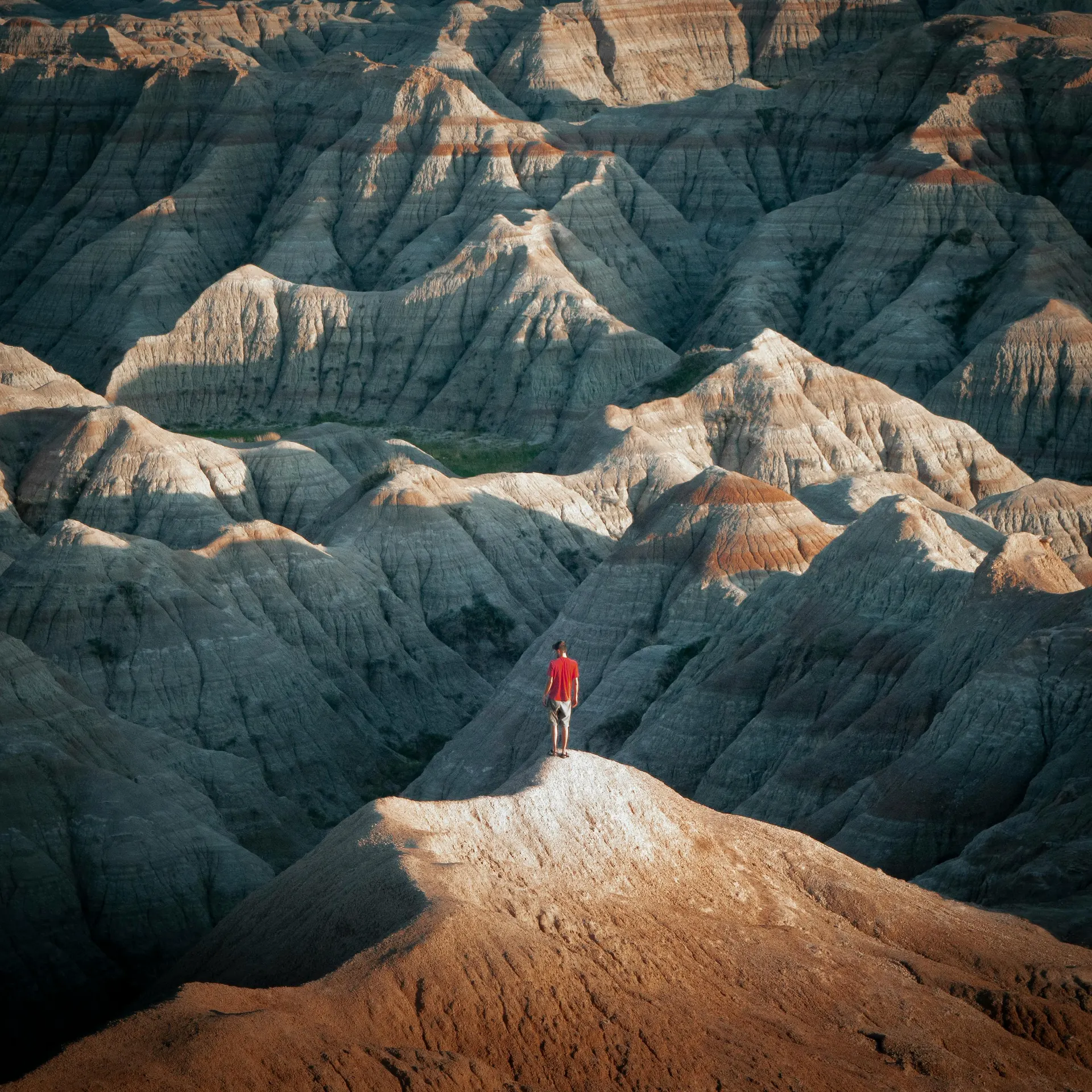 Paisaje de badlands en Bardenas Reales para ruta escénica