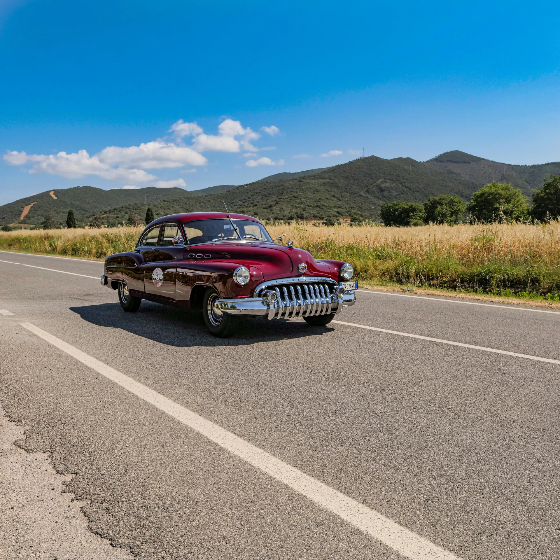 Coche preparado para una ruta por carretera interior de España